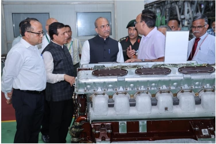 AVANI_PR's tweet photo. Shri Sanjeev Kumar, IAS, Secretary (DP), visited EFA, a Unit of AVNL at Avadi. During the visit, he was given a tour of the plant, which included the Flexible Manufacturing System and the Main Parts Shop. He reviewed the ongoing implementation of Quality 4.0 and Industry 4.0 initiatives across the facility. The visit concluded with a tree plantation drive, symbolizing a commitment to sustainability and environmental responsibility. The visit was led by Shri Sanjay Dwivedi, CMD, Shri Biswaranjan Pattanaik, Director, HR, Shri Satyabrata Mukherjee, Director, Operations, Shri Anurag Sharma, CGM, EFA, and senior officers. #AVNL @DefProdnIndia @Def_PRO_Chennai