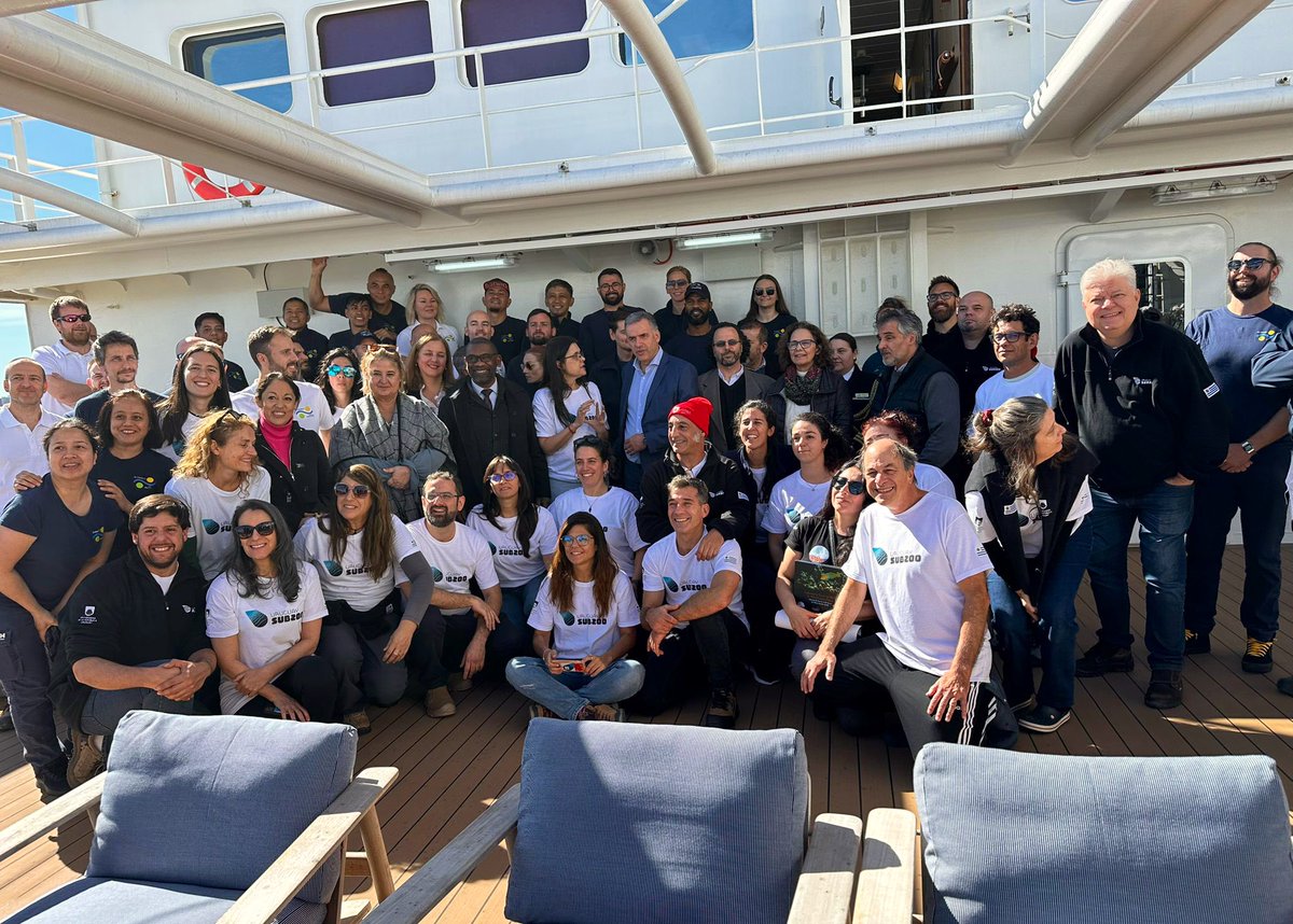 🔴 AHORA | El rector <a href="/HectorCancela/">Héctor Cancela</a> y el presidente de la República <a href="/OrsiYamandu/">Yamandú Orsi</a> recorren el buque Falkor (too) a horas de comenzar la expedición #UruguaySUB200.