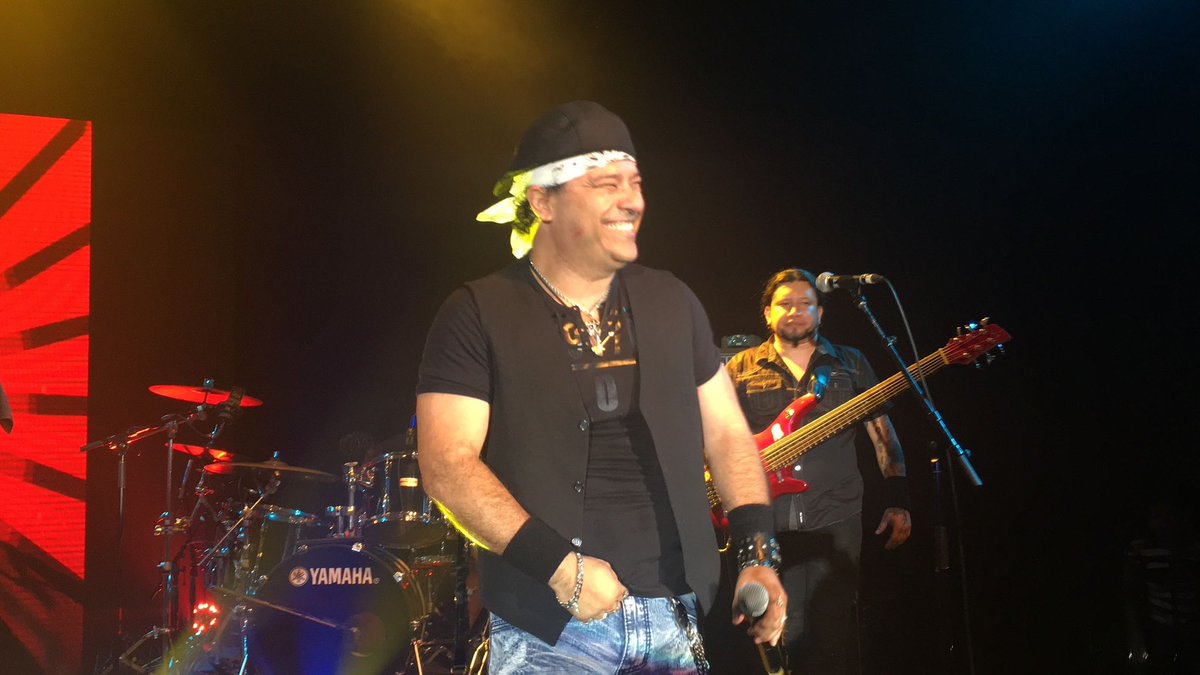 DaveGonzalezM's tweet photo. Llegué muy tarde a Xava Drago, me tocó cubrir un concierto suyo en el Lunario.
En el escenario su reacción y alegría cuando vio el lleno, fue tan genuina y se entregó tanto que salí queriendo escuchar más.
Ojalá y más artistas disfrutaran como él lo hizo. @eltalcha #Poderosish https://t.co/wj62Wljpdf