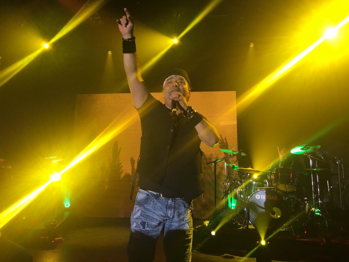 DaveGonzalezM's tweet photo. Llegué muy tarde a Xava Drago, me tocó cubrir un concierto suyo en el Lunario.
En el escenario su reacción y alegría cuando vio el lleno, fue tan genuina y se entregó tanto que salí queriendo escuchar más.
Ojalá y más artistas disfrutaran como él lo hizo. @eltalcha #Poderosish https://t.co/wj62Wljpdf