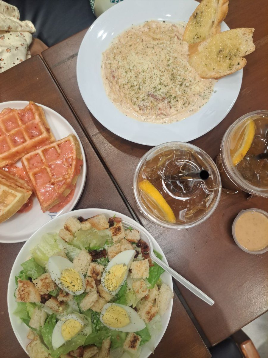 jaz 💐 tweet media