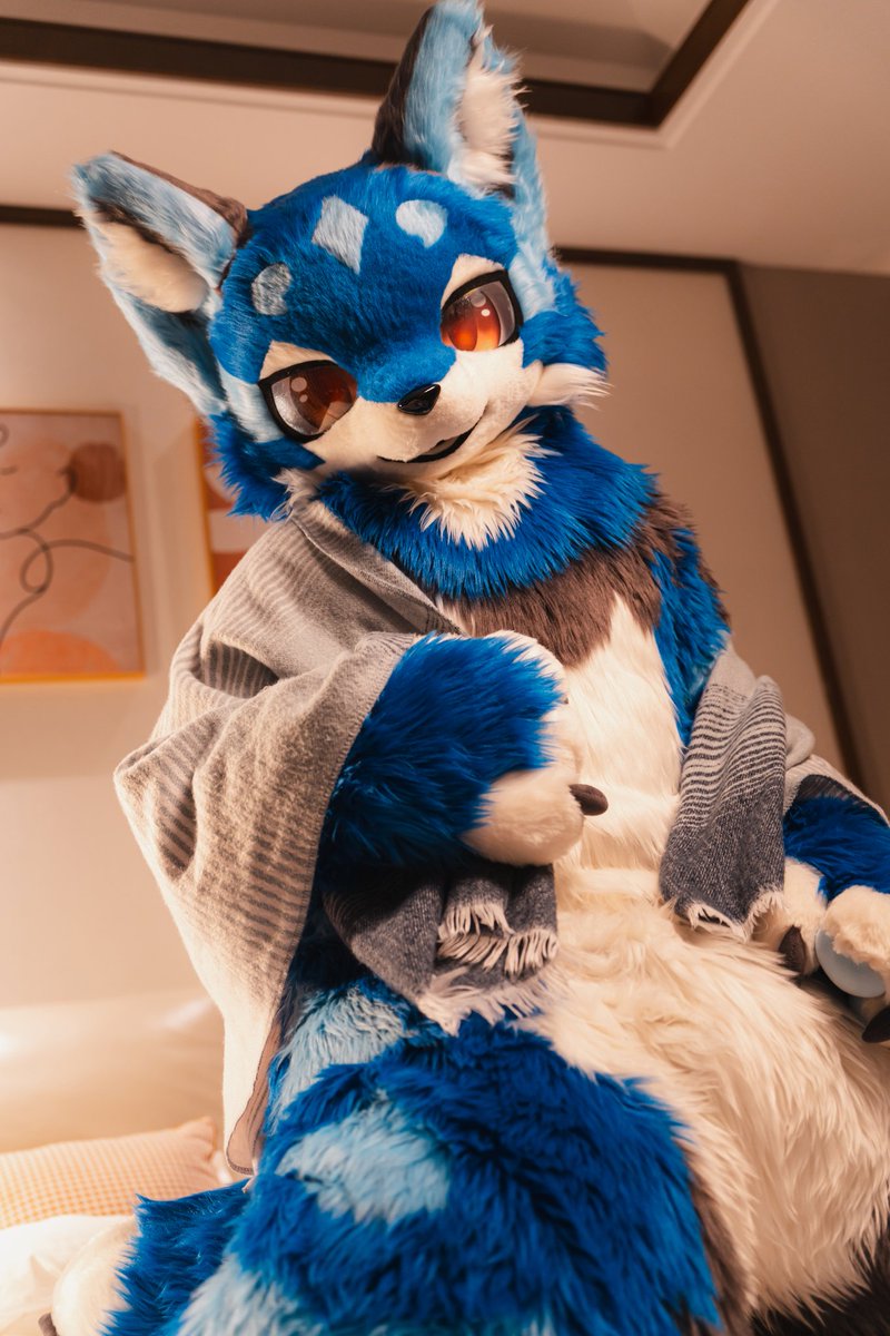 也是烧起来了~（
📷：@夜宵 
#FursuitFriday