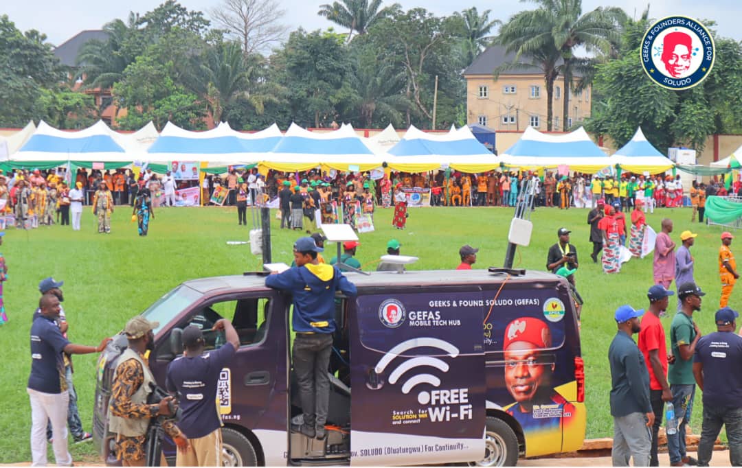 Gefasoludo's tweet image. This made Governor @ccsoludo laugh out loud 😃
#VoteSoludoIbezim2025 
#MobileTechHub