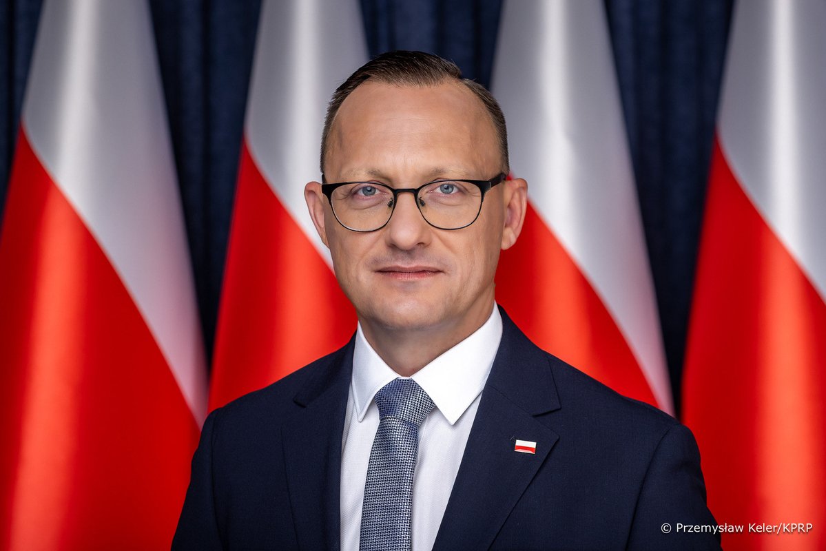 Kancelaria Prezydenta RP (@prezydentpl) on Twitter photo Rzecznik Prezydenta RP <a href="/LeskiewiczRafa/">Rafał Leśkiewicz</a> w <a href="/RepublikaTV/">Telewizja Republika 🇵🇱 #włączprawdę</a>: Ustawa wiatrakowa, którą zawetował Prezydent <a href="/NawrockiKn/">Karol Nawrocki</a> ma 98 stron, a tylko 2 strony dotyczyły mrożenia cen energii elektrycznej. 96 stron tej ustawy to przepisy dotyczące stawiania wiatraków w odległości 500 metrów od Rzecznik Prezydenta RP <a href="/LeskiewiczRafa/">Rafał Leśkiewicz</a> w <a href="/RepublikaTV/">Telewizja Republika 🇵🇱 #włączprawdę</a>: Ustawa wiatrakowa, którą zawetował Prezydent <a href="/NawrockiKn/">Karol Nawrocki</a> ma 98 stron, a tylko 2 strony dotyczyły mrożenia cen energii elektrycznej. 96 stron tej ustawy to przepisy dotyczące stawiania wiatraków w odległości 500 metrów od