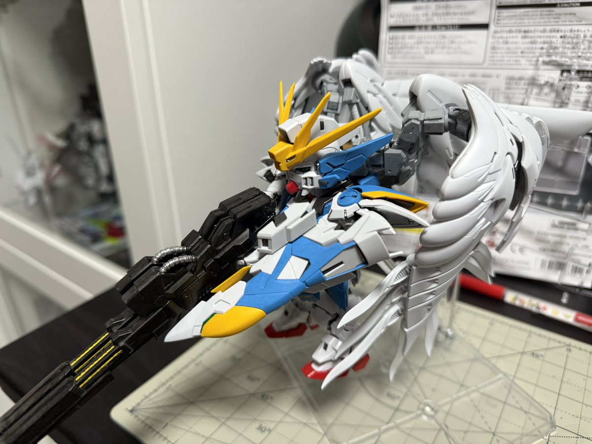 hfmok's tweet photo. 完成度70%、さすがウィングガンEW、かっこぃぃ！！！！

#ガンダムW 
#カンプラ https://t.co/jN4K7AmTjG