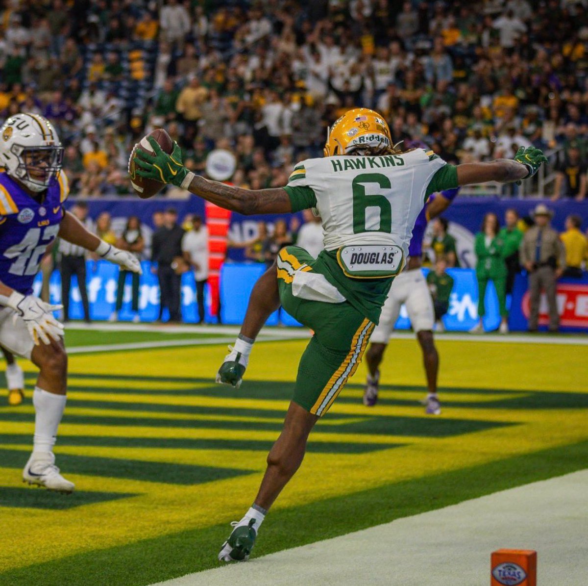 I feel like this jersey matchup isn’t talked abt enough.

Oh! Silly me! Not sure why I chose this picture to use😹😸😿😾