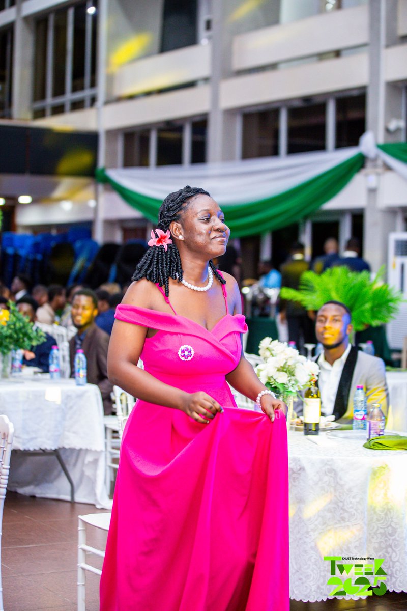 compengKNUST's tweet image. 📍Exactly a week ago, we came together for the 𝐓𝐖𝐄𝐄𝐊 𝐁𝐚𝐥𝐥.

And yes, Computer and Biomedical Engineering does have its fair share of beautiful ladies and handsome gentlemen.

Here are some highlights from the night.

#TWEEK2025