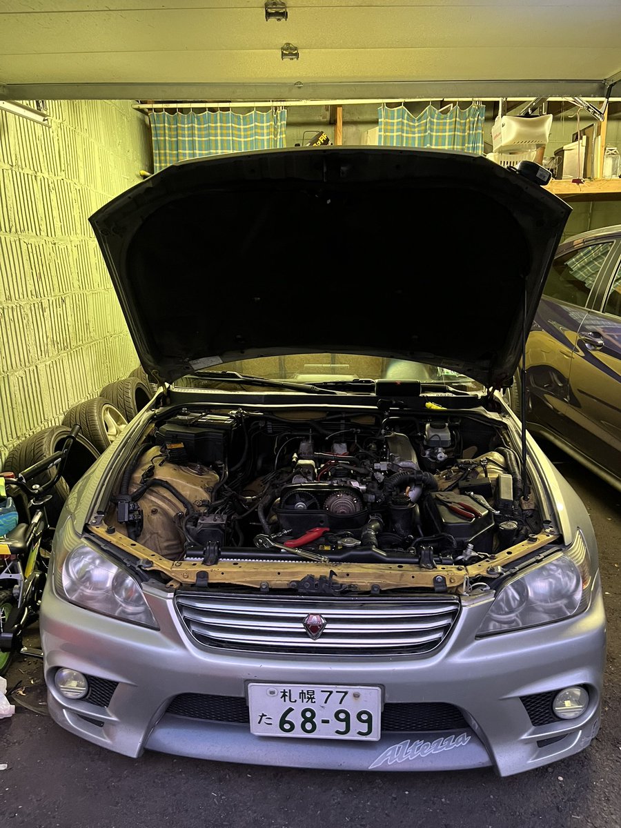 reupseason's tweet image. So we’re in the process of pulling the 2j out to prep for the 3uz swap till i discovered smh , so i may have to scrap the shell and start over smh #is300 #altezza #3uz #2jz #toyota #sxe10 #jdm