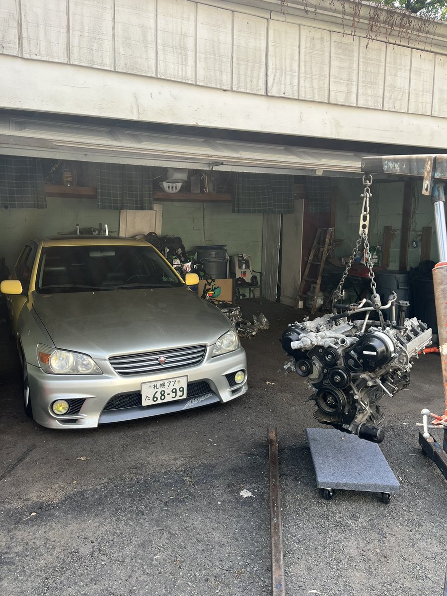 reupseason's tweet image. So we’re in the process of pulling the 2j out to prep for the 3uz swap till i discovered smh , so i may have to scrap the shell and start over smh #is300 #altezza #3uz #2jz #toyota #sxe10 #jdm