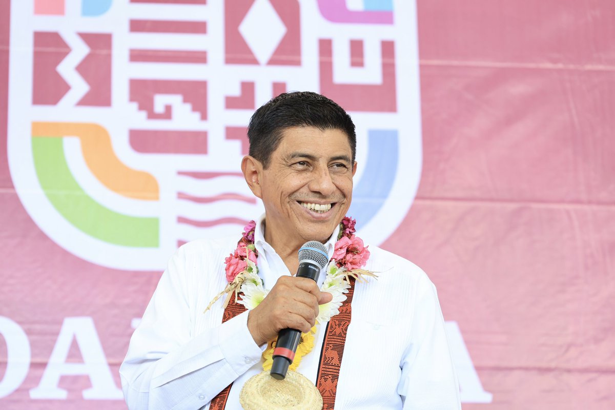 Salomón Jara se deslinda de proyecto político de Ulises Ruiz

El gobernador de #Oaxaca aseguró que respetará la conformación del nuevo partido de su antecesor, pero se mantendrá al margen de ese proceso. elposteo.online/salomon-jara-s…