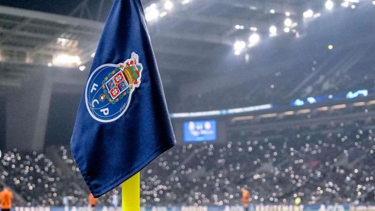 Quando se cresce longe do Porto e neste caso do FC Porto, existe sempre uma dificuldade em sentir que fazemos parte da irmandade portista no dia-a-dia, somos portistas mas não estamos rodeados de portistas, o que cria um certo isolamento emocional/clubistico, só quebrado quando