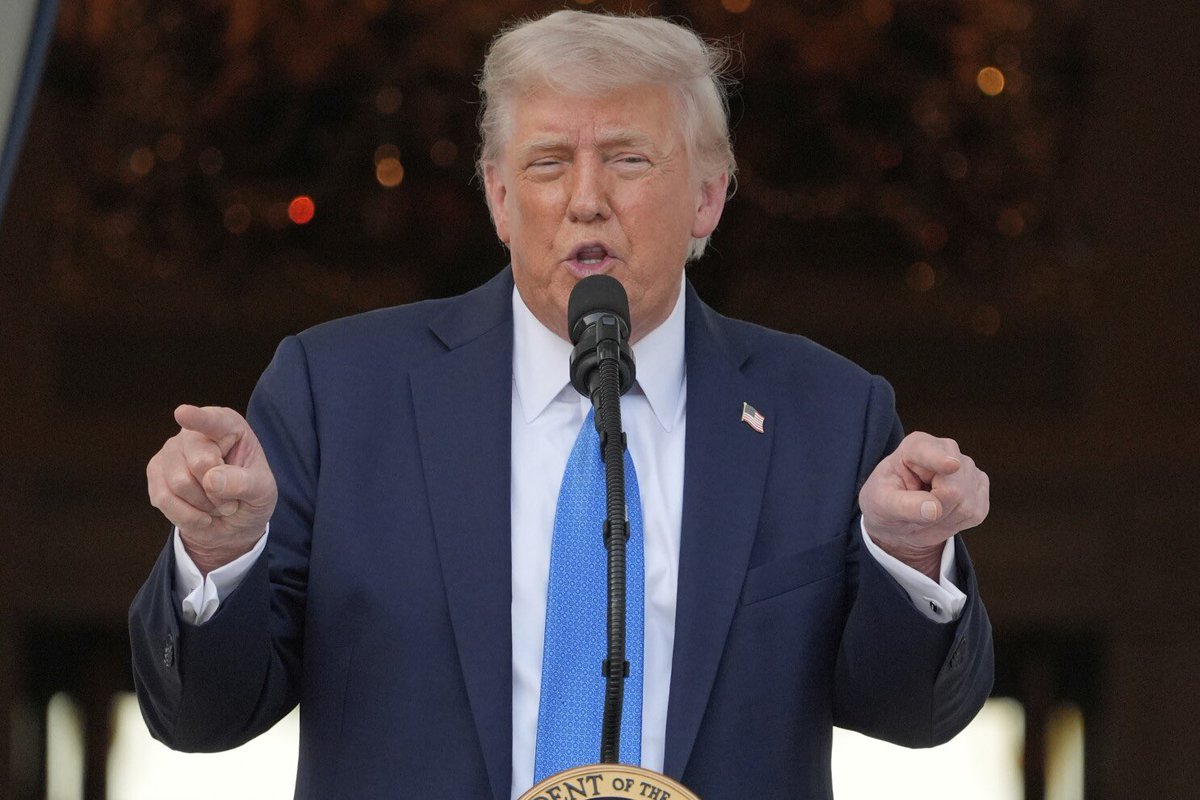 🇺🇸 États-Unis – Justice : La Cour d’appel de New York a annulé l’amende de 500 millions de dollars infligée à Donald Trump dans une affaire de fraude civile, jugeant la sanction financière « excessive ». Si la responsabilité de l’ancien président dans la fraude est confirmée, les