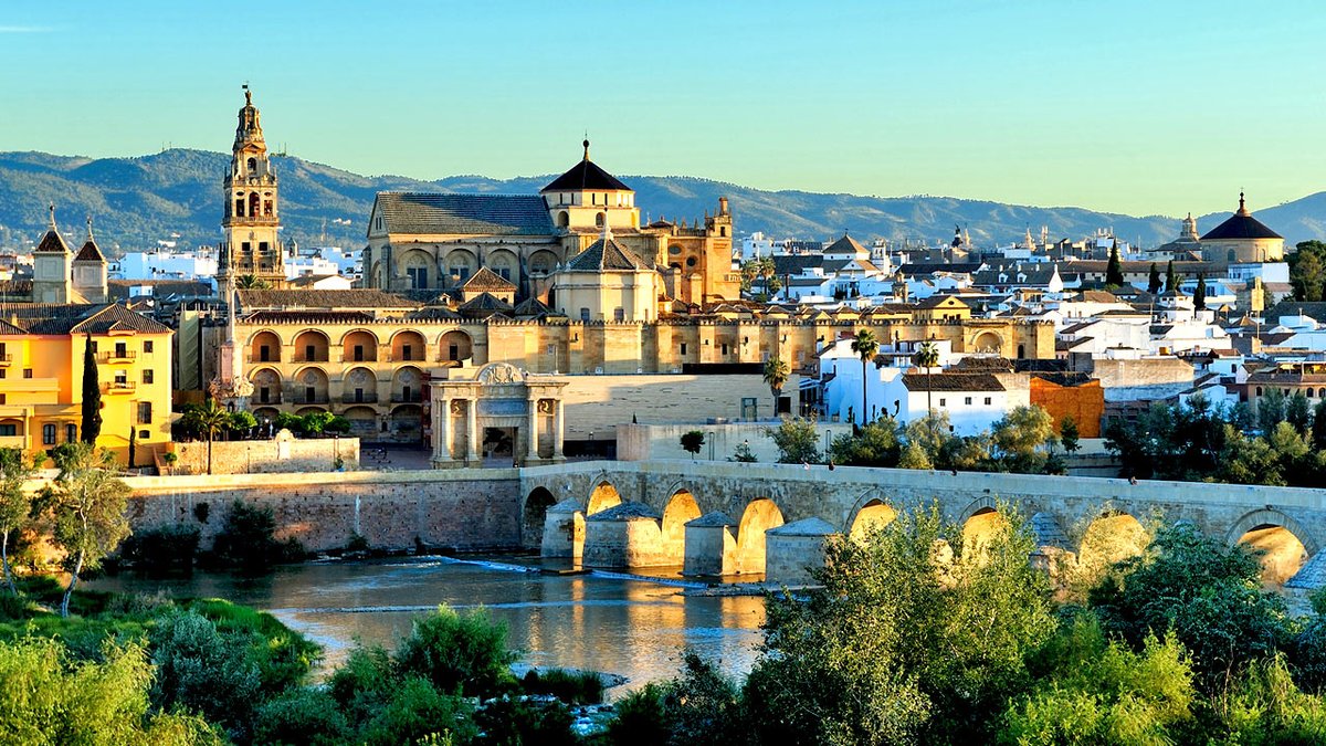 farlopez123's tweet photo. Dios. Mezquita. Sol. Sur. Comida de verdad. Gente encantadora https://t.co/Mgar1WsyIp