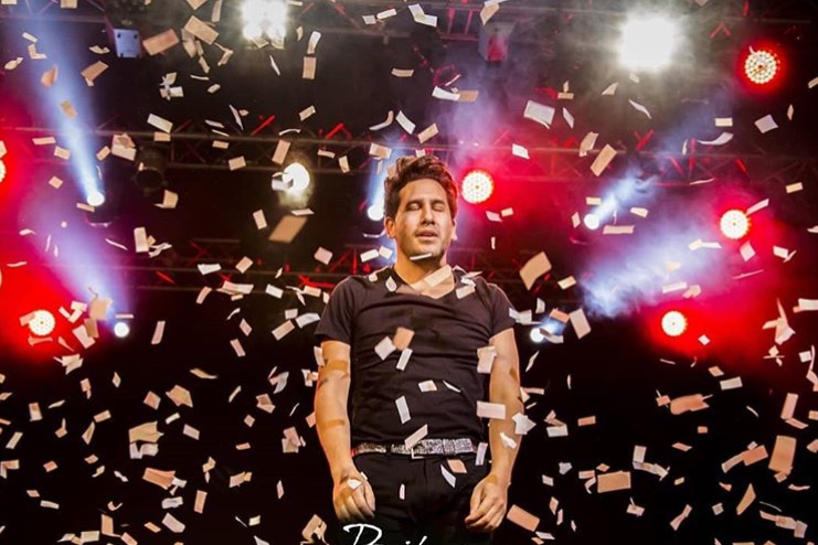 jorgekurrle's tweet image. Raúl #Pintos presenta en #Posadas "Magia Sin Trucos", un espectáculo que combina ilusionismo, teatro y emoción para toda la #familia

La ciudad capital se prepara para recibir un evento único que promete cautivar a grandes y chicos: "Magia Sin Trucos", el espectáculo unipersonal