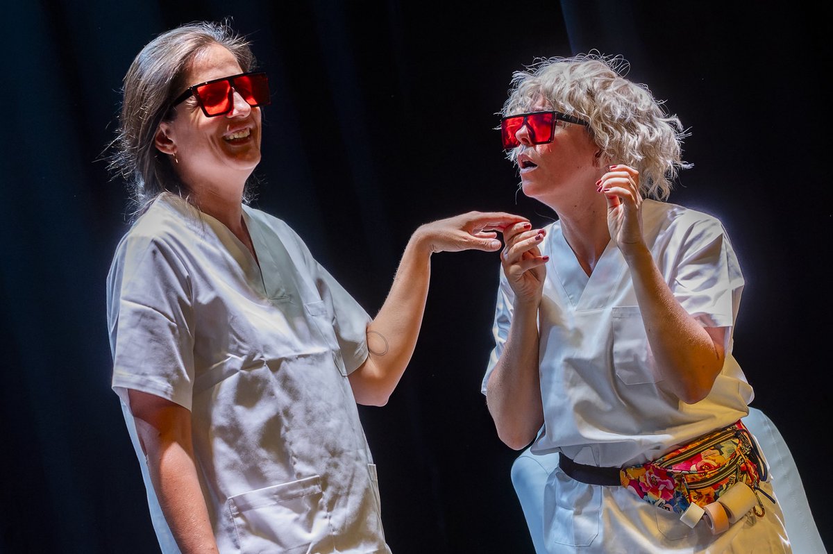 Y que con muchísima emoción estamos preparando para la <a href="/salarussafa/">Sala Russafa</a> de Valencia y para una gira estatal que ya os podemos anunciar que va a comenzar ni más ni menos que… ¡Redoble de tambores! En la Feria Internacional de Teatro y Danza de Huesca. <a href="/FeriaHuesca/">Feria Teatro y Danza de Huesca</a>