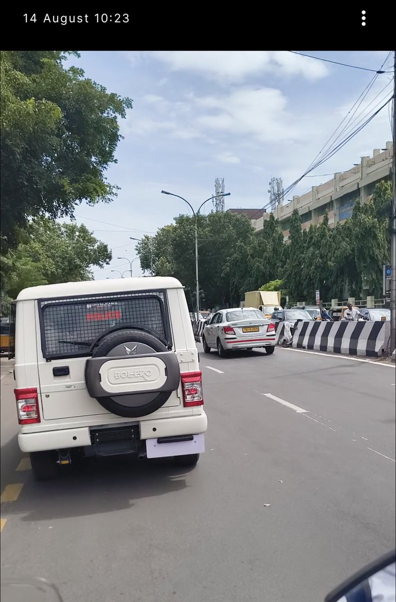ஐயா உங்க ஆட்சி இங்க நாறுது. யூனிபார்ம் இல்லாத காவலர்களைக் கொண்டு எங்களை இரவெல்லாம் அடித்து, நேம் பேட்ஜ் இல்லாத காவலர்கள், நம்பர் பிளேட் இல்லாத வண்டியில் சென்னை முழுக்க சுற்றினார்கள். என்னைக் கைது செய்யவில்லை என, இன்றுவரை அரசுத்தரப்பு நீதிமன்றத்தில் கூறுகிறது. நீங்கள் பேசலாமா இதை?