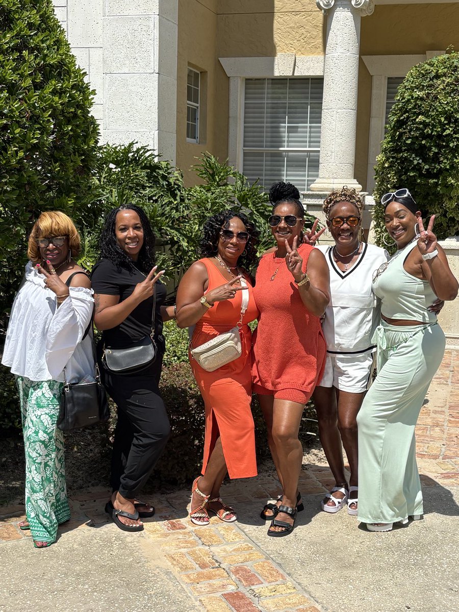 HAPPY BIRTHDAY TO MY LOVE LESLIE!!! PITTSBURGH IS IN DA HOUSE!!! THE FIRST GROUP HAS LANDED AND MORE ON THE WAY!!! BLACK ESSENCE IN FULL EFFECT!!! xoxoxo