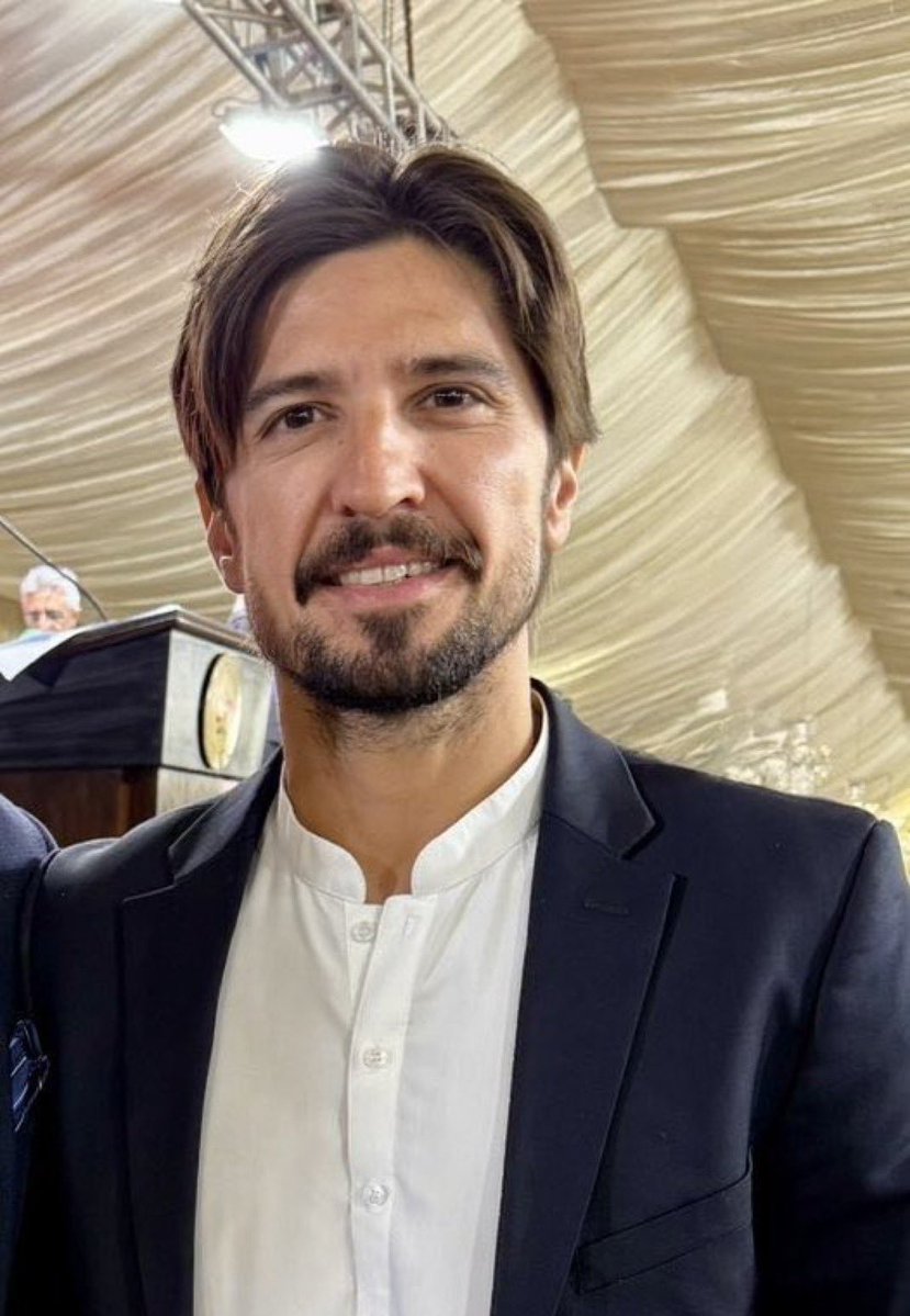 SafinaFaisal (@mrssfaisall) on Twitter photo 🚨🚨🚨Another illegal abduction !
Strongly condemn the attack on Aleema Khan’s <a href="/Aleema_KhanPK/">Aleema Khanum</a> house and the abduction of her son, Shahrez <a href="/Shahrez_KhanPK/">Shahrez Khan</a> ,
🔴His only ‘crime’ is being the son of Aleema Khan, the sister of <a href="/ImranKhanPTI/">Imran Khan</a> . Each time we think these clowns 🚨🚨🚨Another illegal abduction !
Strongly condemn the attack on Aleema Khan’s <a href="/Aleema_KhanPK/">Aleema Khanum</a> house and the abduction of her son, Shahrez <a href="/Shahrez_KhanPK/">Shahrez Khan</a> ,
🔴His only ‘crime’ is being the son of Aleema Khan, the sister of <a href="/ImranKhanPTI/">Imran Khan</a> . Each time we think these clowns