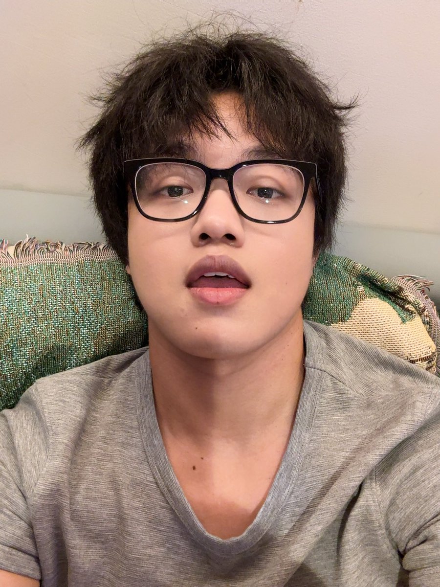 lllnnx7's tweet photo. 戴还是不戴（无不良引导哈！） https://t.co/Xr9UoghFHE