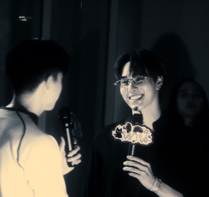 fourstyy's tweet photo. We always talk about how sky looks at nani ,but have you ever thought how nani looks at sky? https://t.co/FcgwnDgQzg