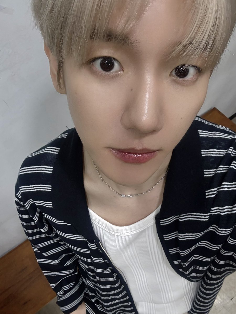 BAEKHYUN_INB100's tweet photo. 2025.08.21  Fan Sign Event
미니레코드 ✍️ &amp; WITHMUU 🤳

오늘도 함께 웃어주고 예쁜 말들 많이 해줘서 고마워요!! 우리 에리들도 매일 즐겁고 행복하기! 약속🤙 그럼 우리는 다음 주에 또 만나요💛

#백현 #BAEKHYUN #EssenceofReverie #Elevator https://t.co/nKzDTyC94Z