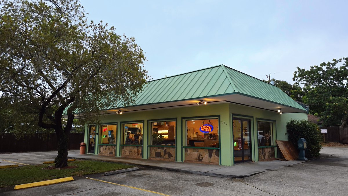 IndianRiverCVB's tweet image. Wake up to the best pastries in Indian River County 🥐☕ From flaky layers to warm classics, these treats are worth setting your alarm for. 🍩✨ #VeroBeach #IndianRiverCounty #PastryLovers #TreasureCoast

👉 bit.ly/47Hcfed