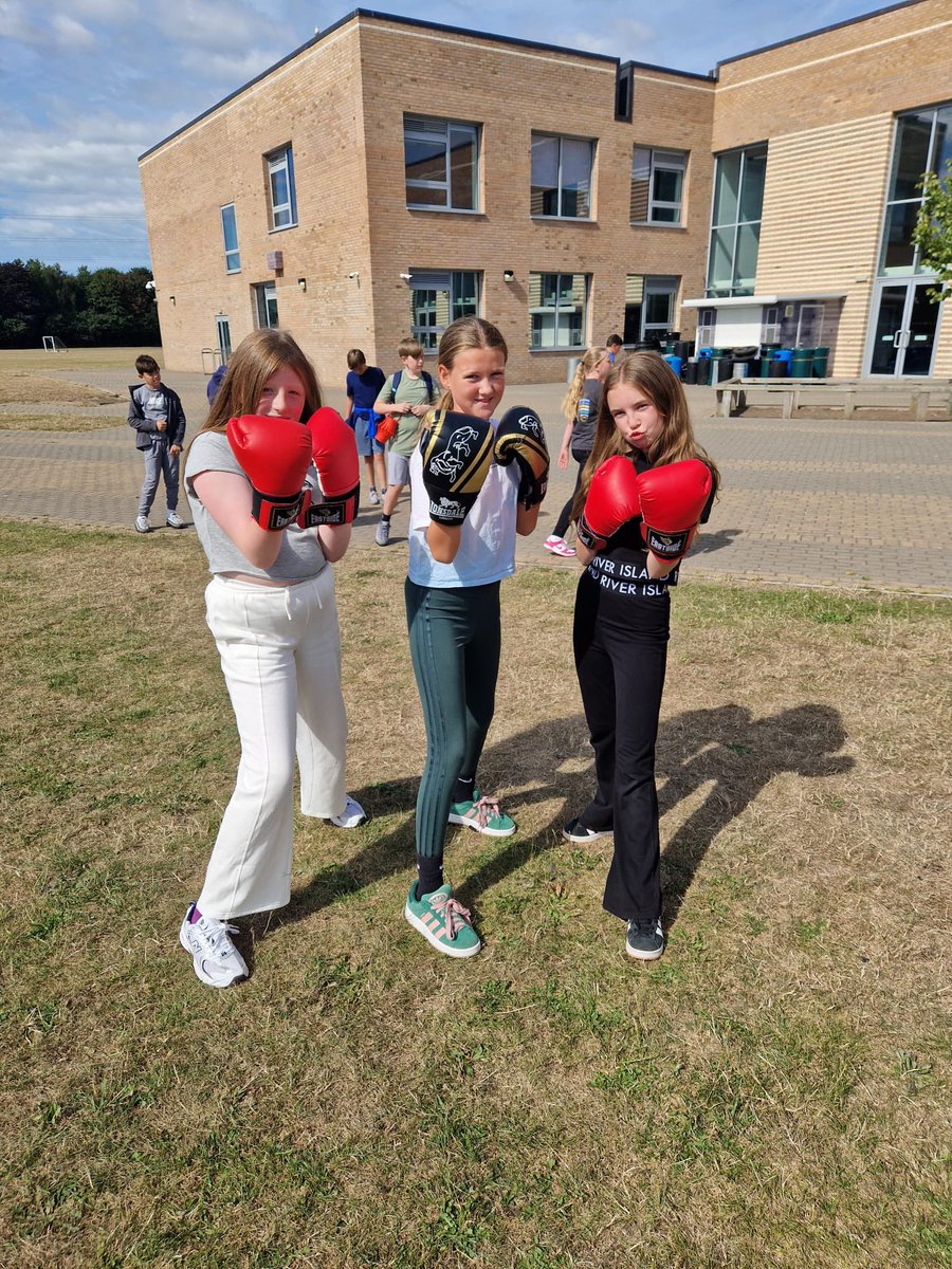 Summer School Day 4 ✅ Thank you to <a href="/swiftysmith/">Stephen Smith</a> for spending the day with our students teaching them all things boxing 🥊…