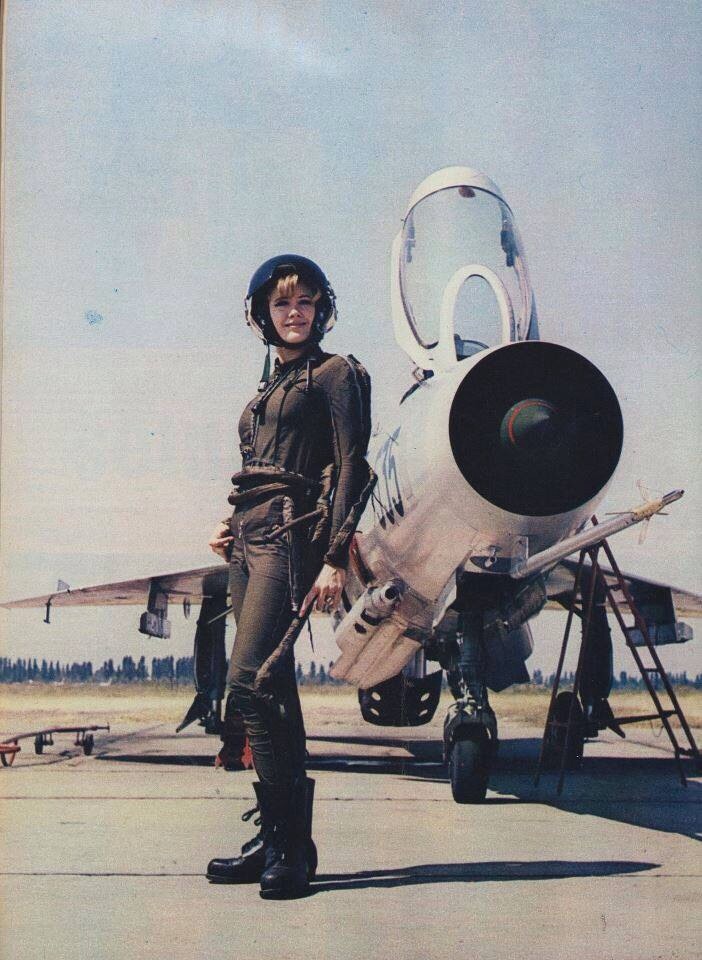 Actress and singer Daliborka Stojšić with a MiG-21F, 1968.