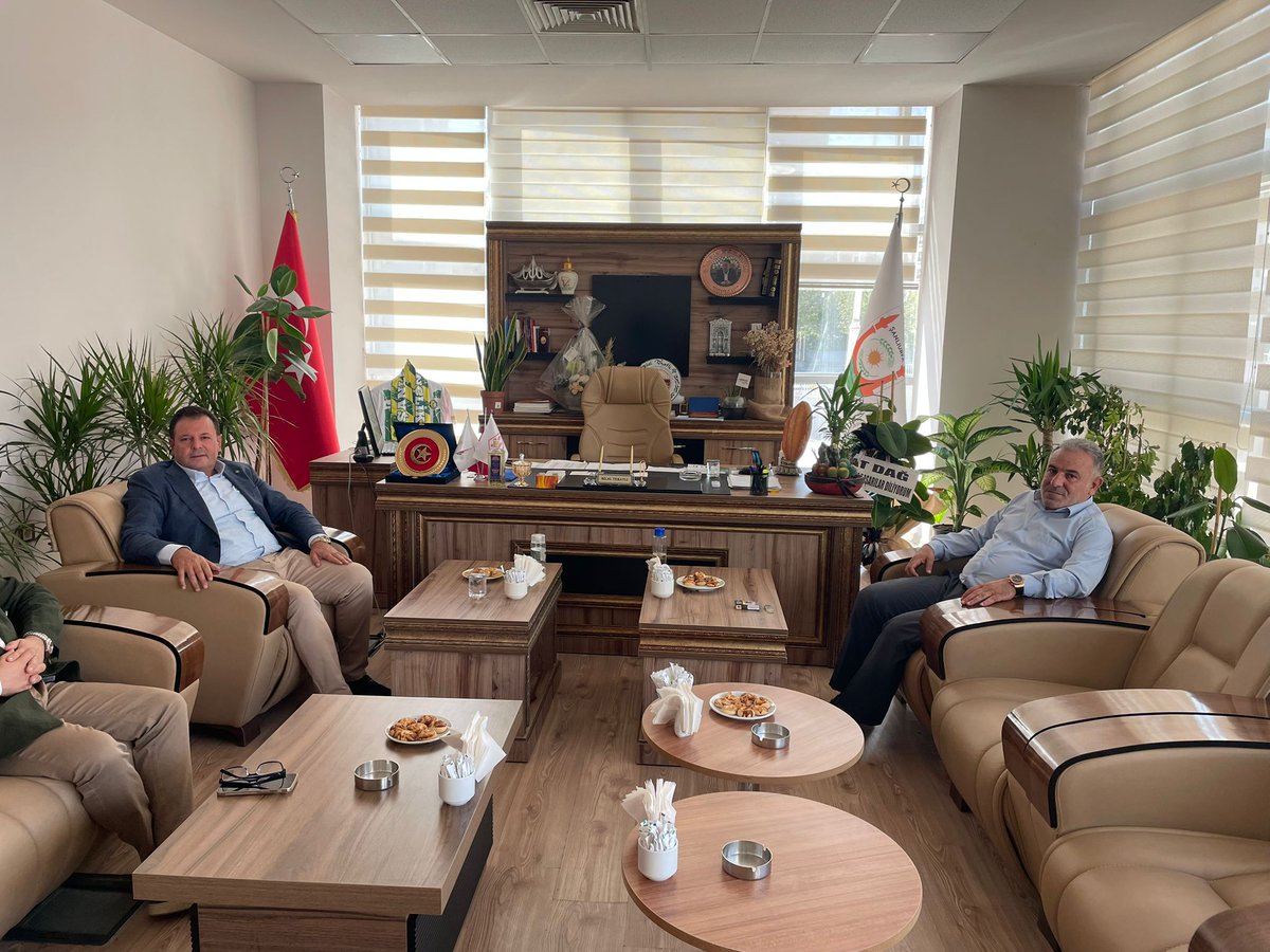 📍 Beltur A.Ş. Ziyareti

Şanlıurfa Büyükşehir Belediyesi iştirakı olan Beltur A.Ş. Genel Müdürlük görevine atanan Sn. Bilal Tekatlı’yı makamında ziyaret ettik.
Kendisine yeni görevinde başarılar diliyor, nazik ev sahipliği için teşekkür ediyorum.

<a href="/sanliurfatso/">ŞUTSO</a> <a href="/sanliurfabld/">Şanlıurfa Büyükşehir 🇹🇷</a>