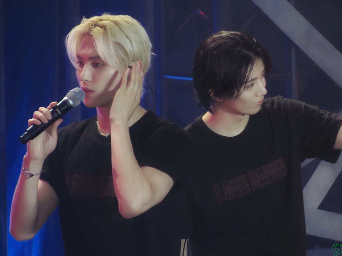 77GiGi_0105's tweet photo. 250622 LOVE DAWN 💚💙
#SF9 #에스에프나인 #LOVEDAWN #유태양 #휘영 https://t.co/dcZ64X7PUL