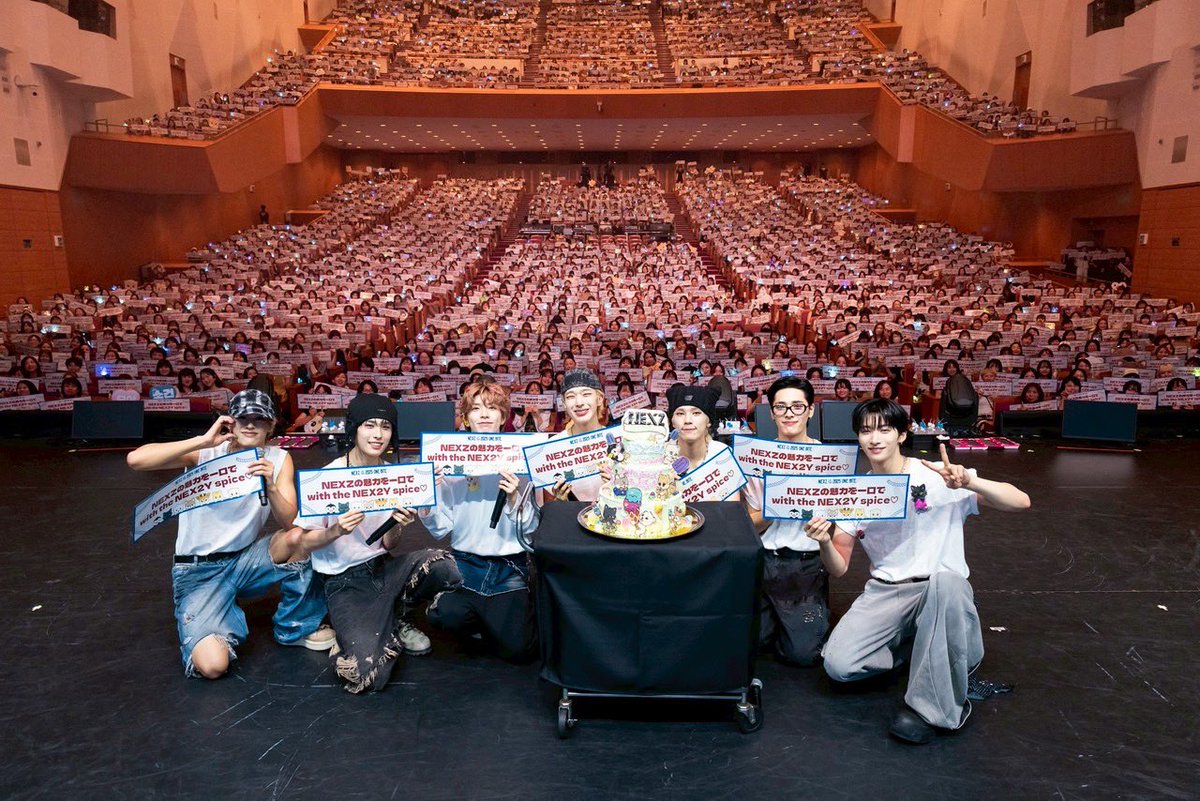 2025/8/21

NEXZ LIVE TOUR 2025
"One Bite" DAY18   
大阪公演 D-2
【グランキューブ大阪/
ライブビューイング】

全国ホールツアー完走おめでとう✨3か月間たくさん楽しませてくれてありがとう🥰NEXZ  7人のパフォーマンスも仲の良さも本当に好き💓

#NEXZ #Tomoya #トモヤ
＃全国ホールツアー