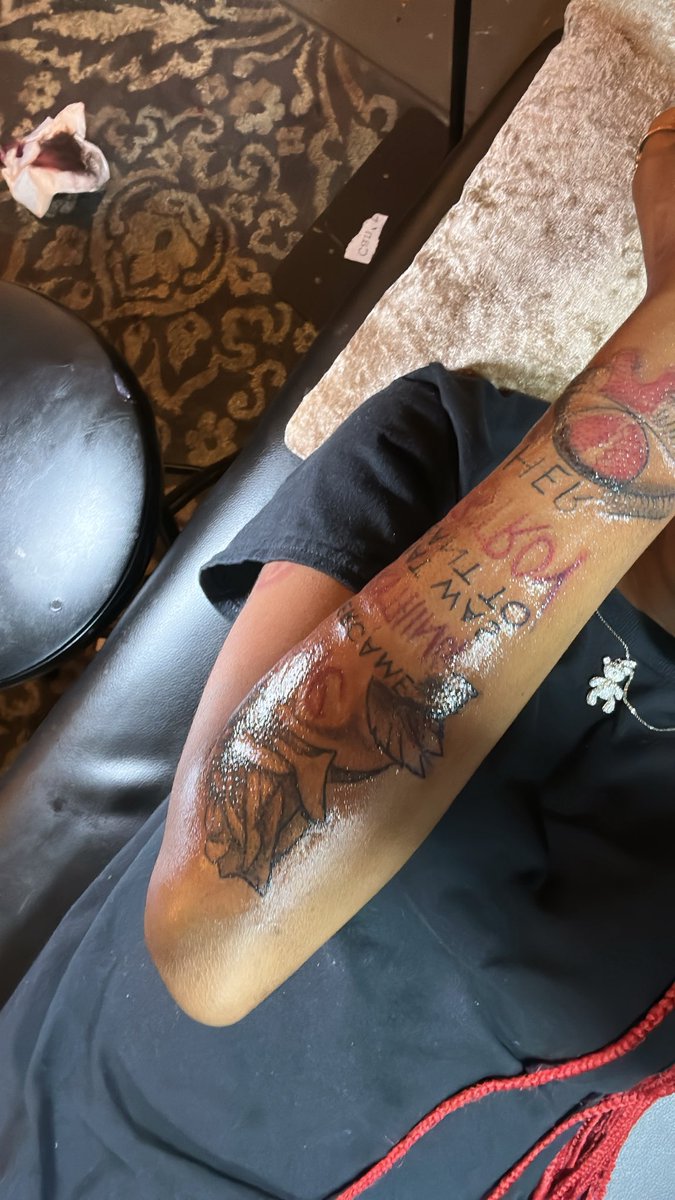 hide ur nigga we gone fuck him on his back I’m talmabouttt RAW🙂‍↔️🥰