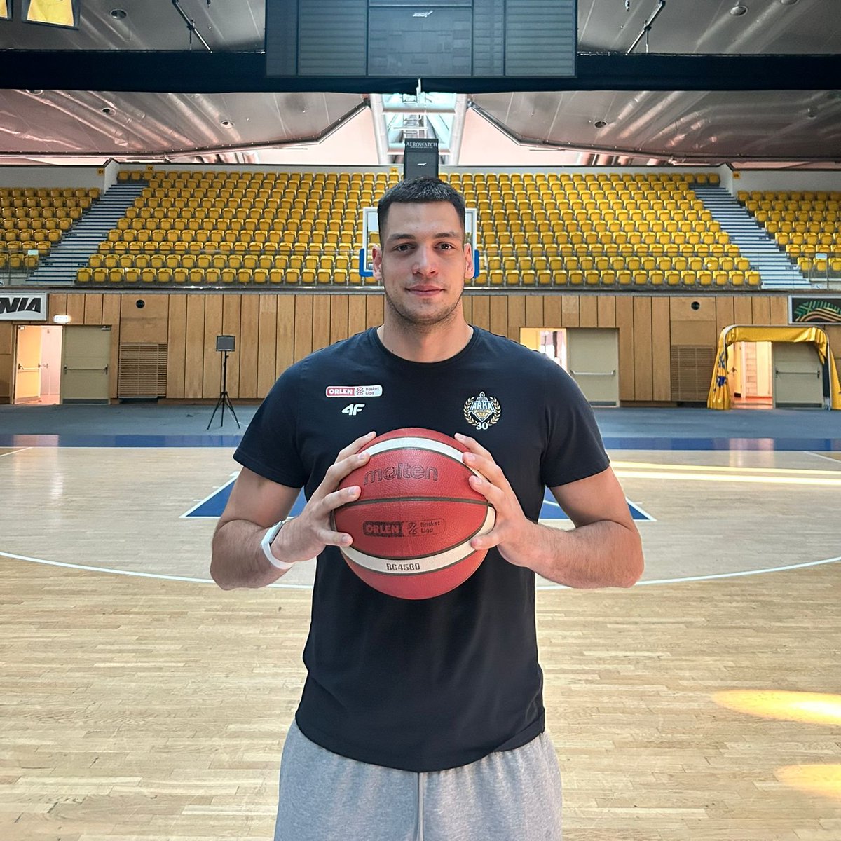 📍🌊

𝐊𝐫𝐞𝐬𝐢𝐦𝐢𝐫 𝐋𝐣𝐮𝐛𝐢𝐜𝐢𝐜́ jest już #wGdyni! 🟡🔵

#plkpl