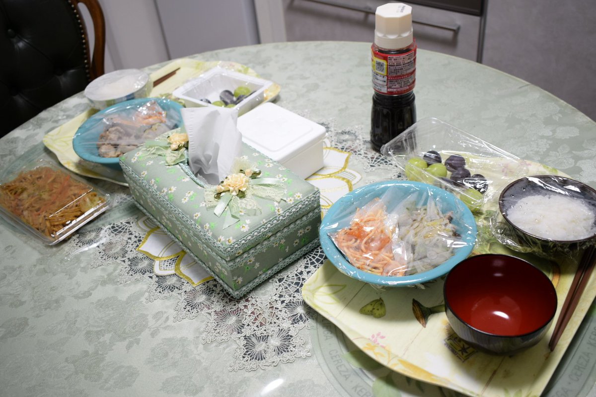 帰宅。あかん…、婆様(96)また死人(幻視)相手にメシ出してる💦
お盆過ぎてから、一気に乱心が進んだばい。ボケ封じの薬が効きにくくなってる😱😱