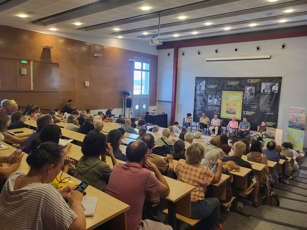 "Hem d'oferir als joves espais de lleure i cultura en català. Per això, vam crear <a href="/SagaSaloGaming/">SAGA Saló del Gaming</a> i hem desplegat arreu del domini tallers de glosa i de rap."

🗨 <a href="/mireiaplana/">Mireia Plana</a>, vicepresidenta de <a href="/llenguacat/">Plataforma per la Llengua</a>, en la taula rodona sobre la llengua als Països Catalans a la #UCE2025.