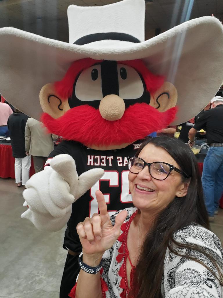GruvyGurl's tweet image. #RRC Kickoff Luncheon is officially time for FOOTBALL!!! #WRECKEM