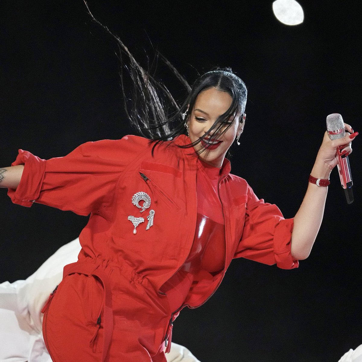 NAVY! ⚓️ Ri’s team is looking for YOU: let’s celebrate 20 years of @Rihanna! 👑✨

What are your favorite experiences &amp; memories? We want to see you at concerts, M&amp;Gs, listening to a song or album drop for the first time, etc 💎

Share in the link below to join the celebration ⬇️