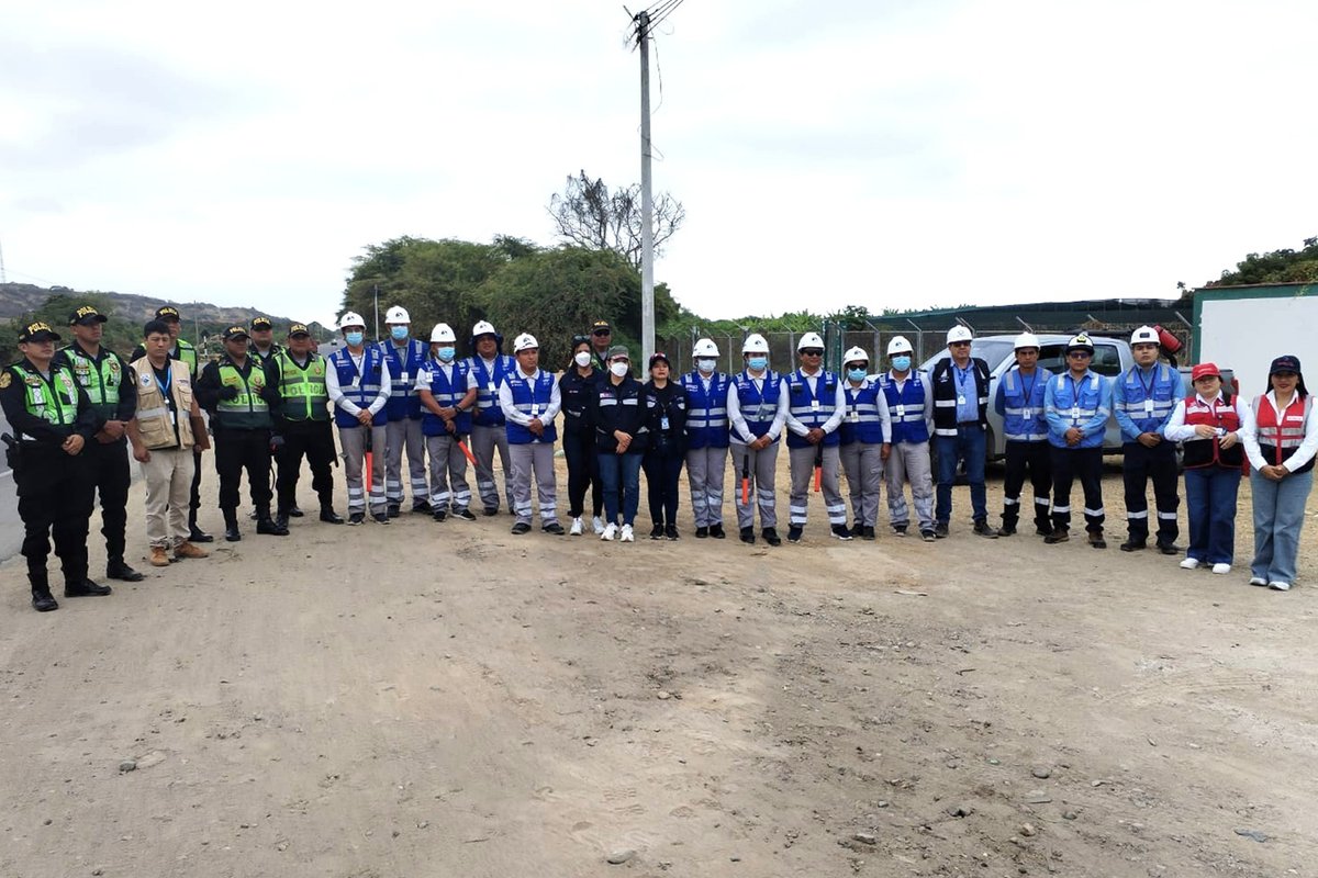 🚨 La #Sucamec refuerza el control de armas, explosivos y pirotecnia en carreteras. 

En Lima, Lambayeque y Tumbes se realizaron operativos conjuntos para prevenir el transporte ilegal de productos pirotécnicos, armas y materiales relacionados.

🔵 #SucamecPrevenirYServir