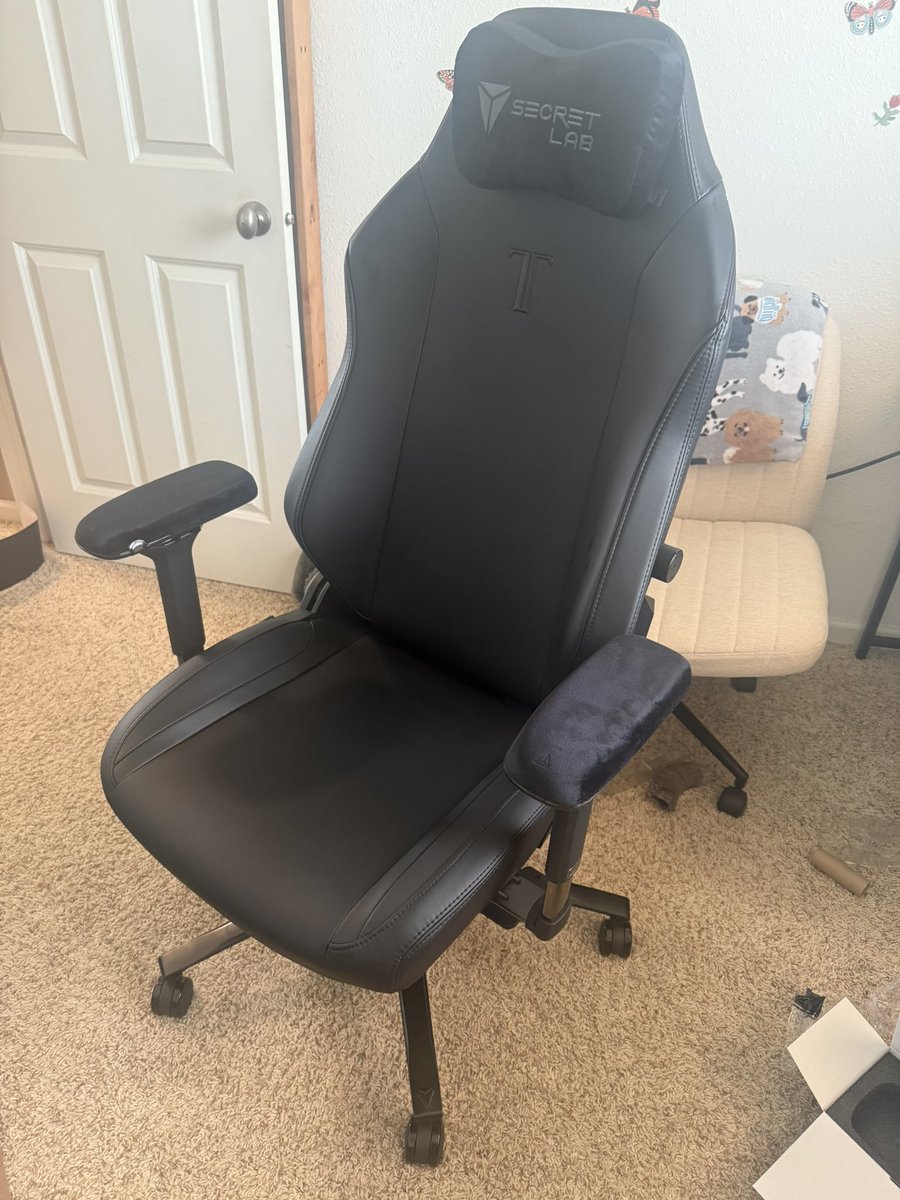 YantzerND's tweet photo. Got the new Titan XL Nano Gen chair delivered and all setup today! Huge upgrade from the previous 2020 that I had! Thank you Secretlab!

#Secretlab https://t.co/Uu2Z8xrcpE