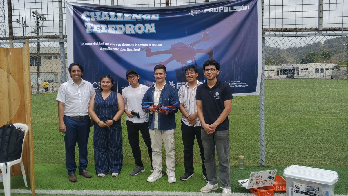 gicomresearch's tweet photo. En nuestro más reciente  evento TELEDRON Challenge, reunimos talento, creatividad y tecnología  para enfrentar un gran reto: diseñar y construir un dron desde sus cero.
@cparedesverduga @JorgeAragundiR  @FranciscoNovil3 @rcajo_ https://t.co/u8jW7rKN6w