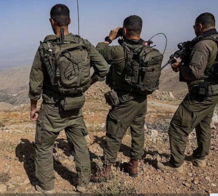 Βγήκε ένα τσούρμο χαμασίτες από τούνελ για να σκοτώσει και να αιχμαλωτίσει στρατιώτες του IDF
Οι μισοί λοιπόν τρώνε πιλάφια και οι άλλοι γλύτωσαν και ακόμα τρέχουν.
Κρίμα που γλύτωσαν.