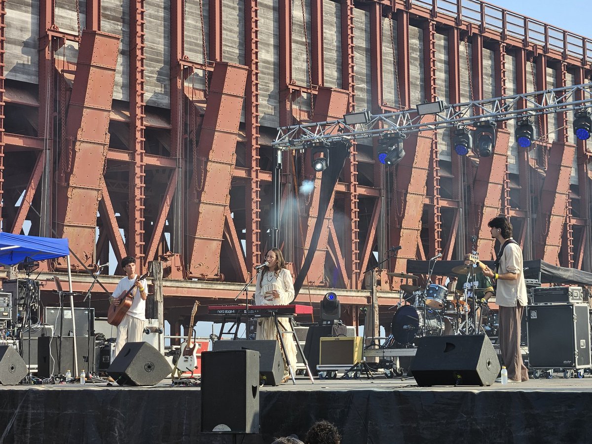 La almeriense Noelia Hernández, ganadora de Proyecto Vivero de <a href="/crashmusic_es/">Crash Music</a>, es la encargada de abrir la fiesta de bienvenida de <a href="/coolturalfest/">Cooltural Fest - Music For All</a> en el Parque de las Almadrabillas. #AlmeriaEsCultura <a href="/aytoalm/">Ayuntamiento de Almería</a> <a href="/WindCruz/">Diego Cruz</a>