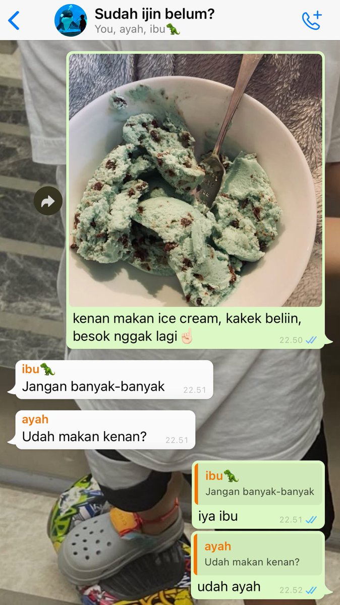 padileuw's tweet photo. markhyuck five tweets au

; ibu, ayah dan kenan  
from revenge au https://t.co/ZI3WHKSgie