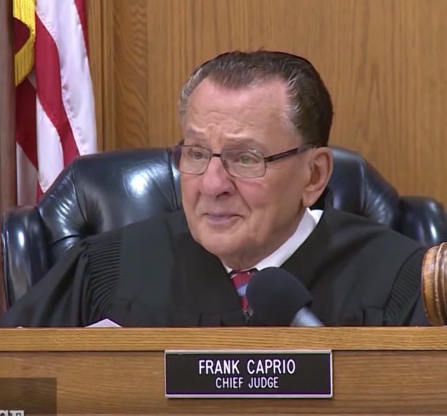 القاضي الرحيم: Frank Caprio 
Rest in peace🕊