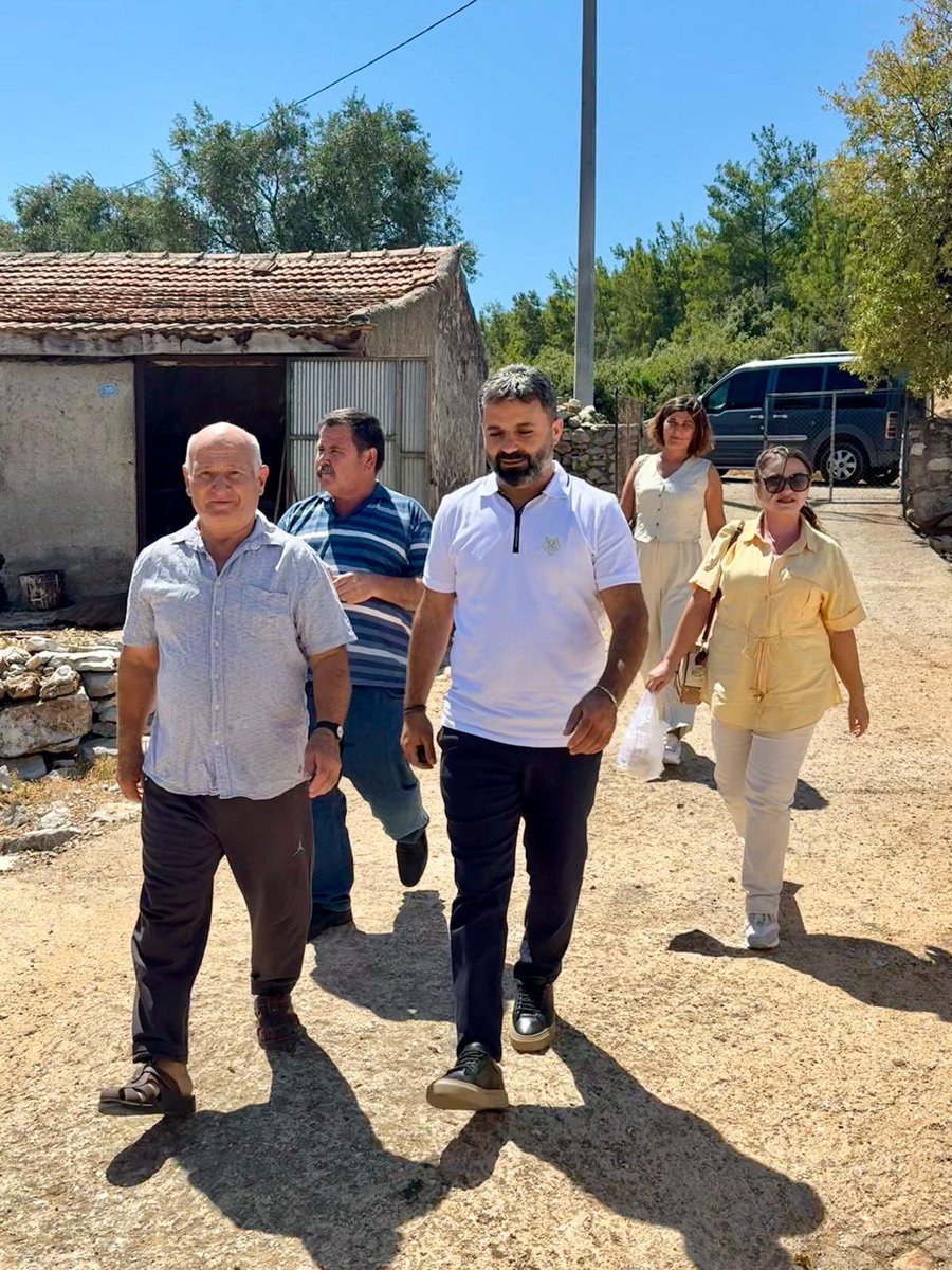 akbodrum48's tweet photo. “Sosyal Politikalar Başkanımız Adem Şenol ve Yaşlı Komisyon Başkanımız Çiğdem Altun ile birlikte saha çalışmalarımıza hız kesmeden devam ediyoruz.” https://t.co/9H6U3DZ2pu