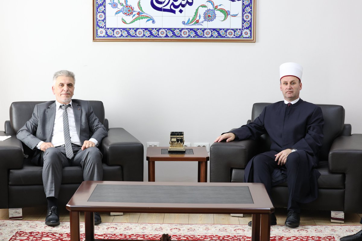 kmsh_al's tweet photo. Kryetari i Komunitetit Mysliman të Shqipërisë, H. Bujar Spahiu, priti në selinë e institucionit z. Mensur Halili, Kryetar i Unionit të Bashkësive Islame Shqiptare në Gjermani.

https://t.co/mda7Ko9GjK https://t.co/gWlVWS1jU5