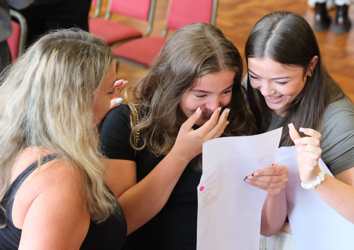 Alexandra_Ark's tweet photo. By creating a calm, focused learning environment: 

- Maths &amp; English results (9–4) improved by 13%  
- Maths &amp; English results (9–5) improved by 9% https://t.co/xCOsCjQwjR