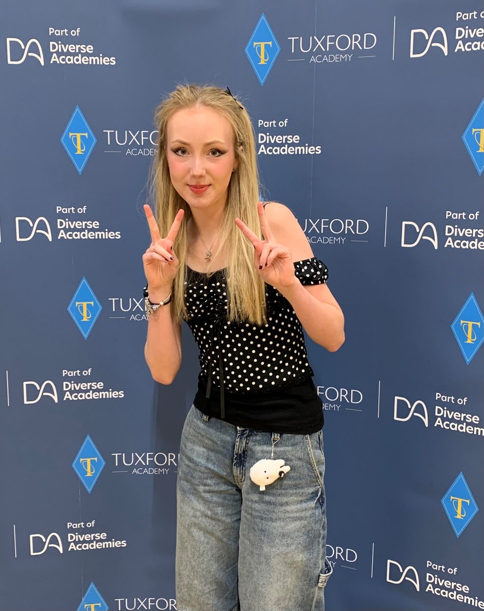 Amazing achievement for Violet! 🎨
She was among the top performers in OCR art and design (fine art) placing her among the highest-achieving students in the country! ⭐️
We can’t wait to see what she creates next at Tuxford post 16.
#gcseresultsday2025 #tuxfordacademy