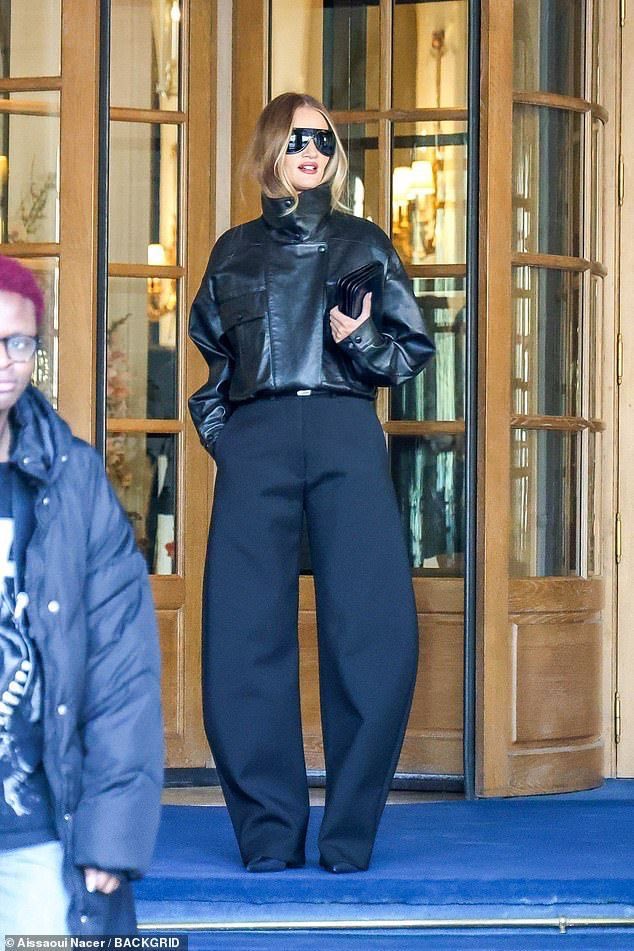 NaesCloset's tweet photo. The only time that I want long hair is to be able to tuck it into a high neck jacket. So incredibly chic 😍 https://t.co/8GTFTYQahd