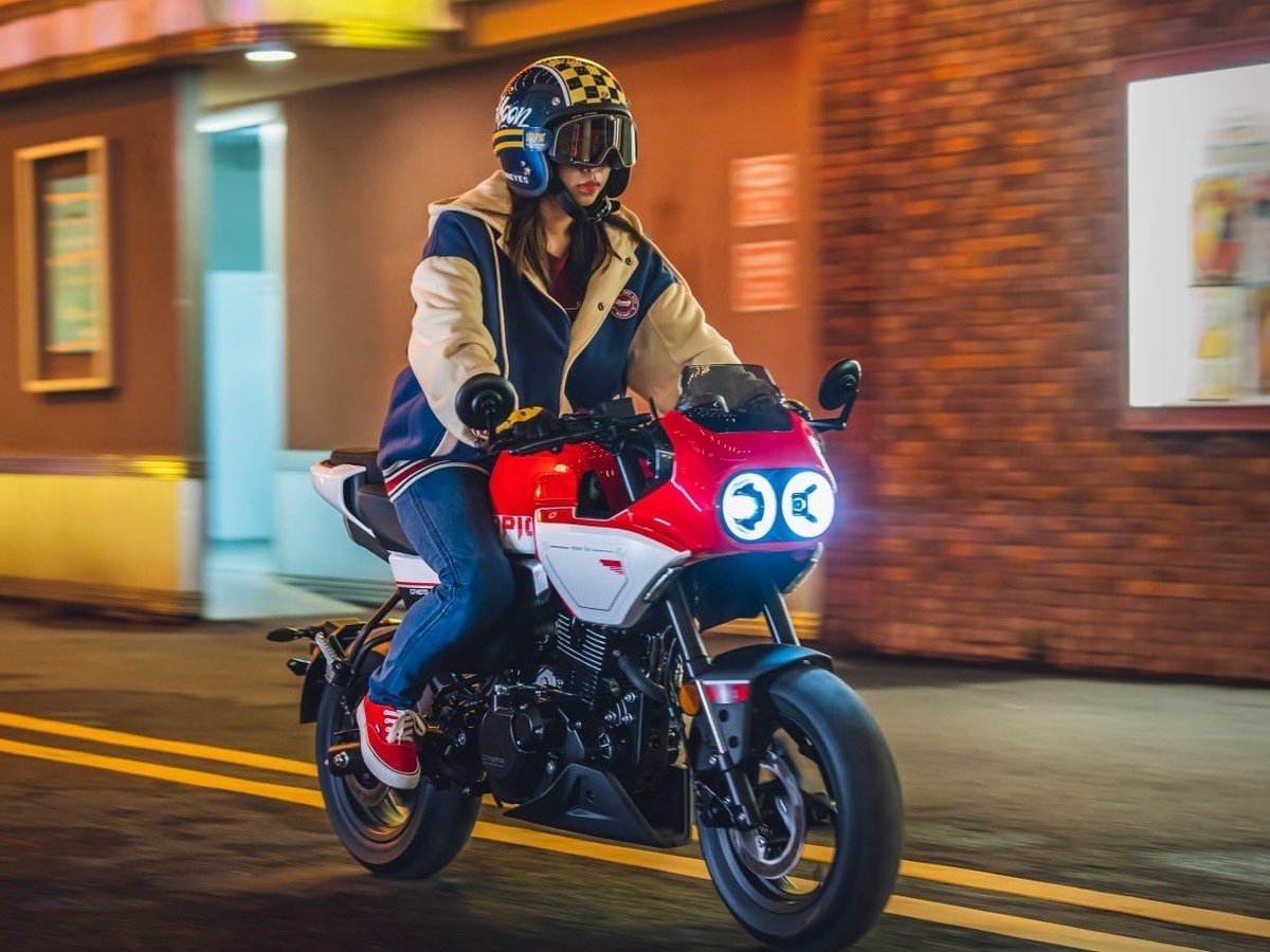 BOTY_2018's tweet photo. 外国車部門のご紹介🎵 PAPIO125シリーズ。1989年に設立されたCFMOTO社の製品。気軽に乗れる124ccながらわんぱく感ハンパない一台。装備も充実しているよ！
#バイクオブザイヤー https://t.co/XMPMnb00iX